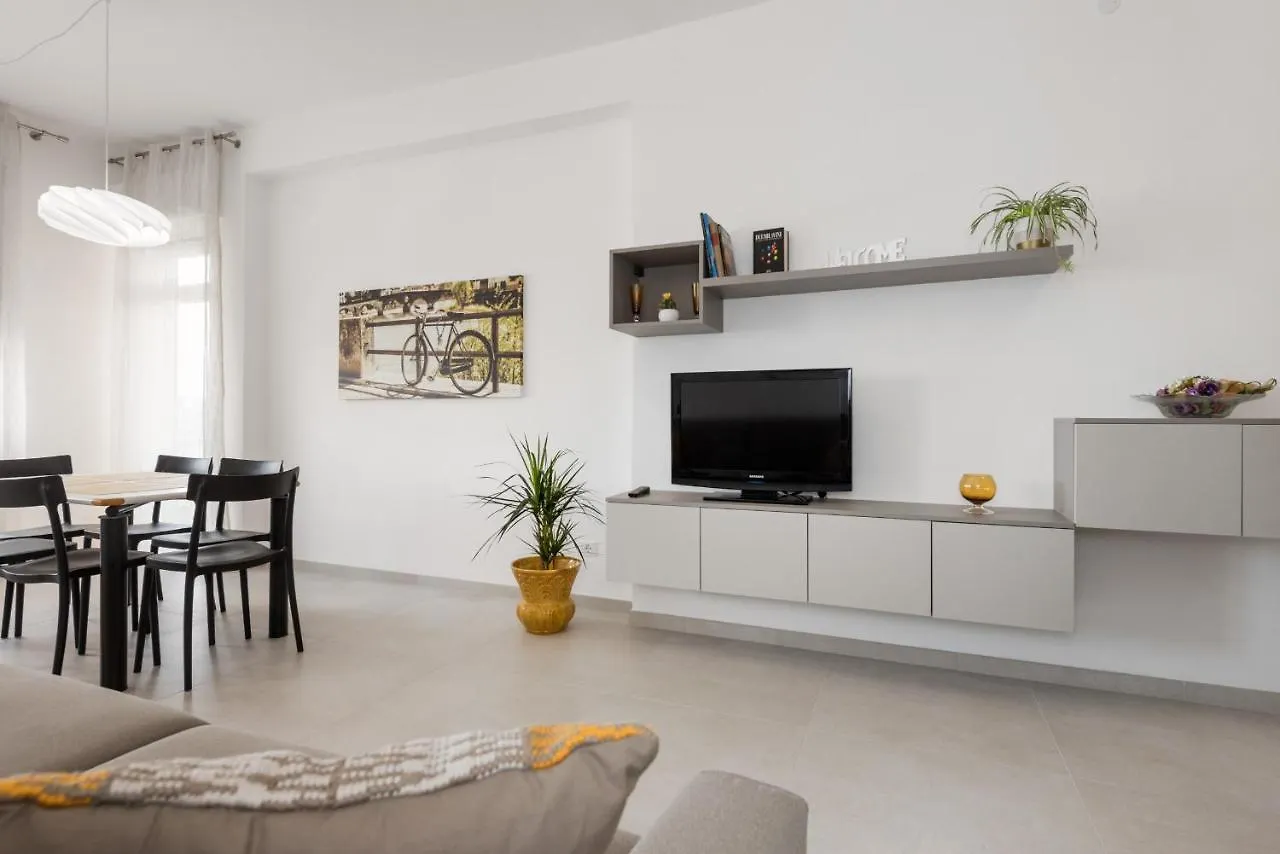 Civico40 Luminoso Appartamento Con Balconi E Garage Privato Βερόνα